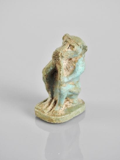 Singe cynocéphale.

Amulette avec manque...