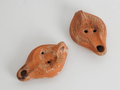Deux lampes à huile paléochrétiennes.Terre...