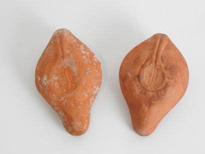 Deux lampes à huile paléochrétiennes.Terre...