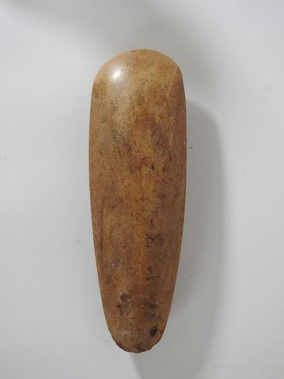 Grande hache polie en silex d’époque néolithique.

L...