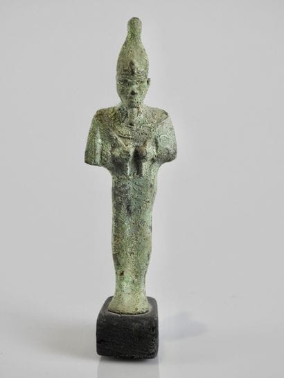 Dieu Osiris ,Dieu de la résurrection tenant...