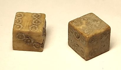 Deux dés.Epoque romaine.

Probalement en...