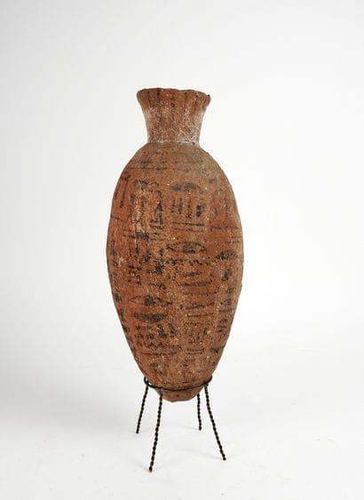 Vase en terre cuite.Inscrit de colonnes d’hiéroglyphes.

Nouvel...