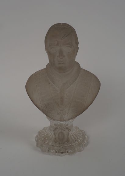 Cast glass bust representing a cleric

H....