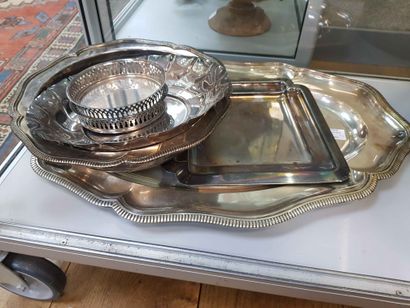 A handle containing various dishes