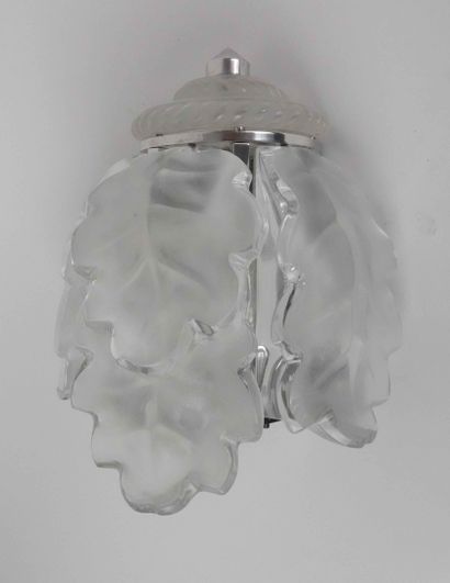 LALIQUE France

Wall lamp with oak leaves...