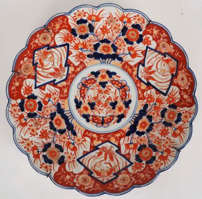 Japan. Large porcelain dish with polychrome...