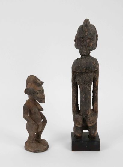 AFRICA

2 female sculptures in wood

H. 32...