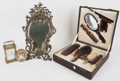 
A lot including a toiletry set in its case,...