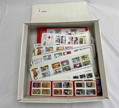 Lot. **. France face value: Booklets + 200...