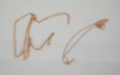 Set of two chains in 18 K yellow gold 

weight...
