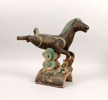Ridge tile representing a horse on the waves

Glazed...