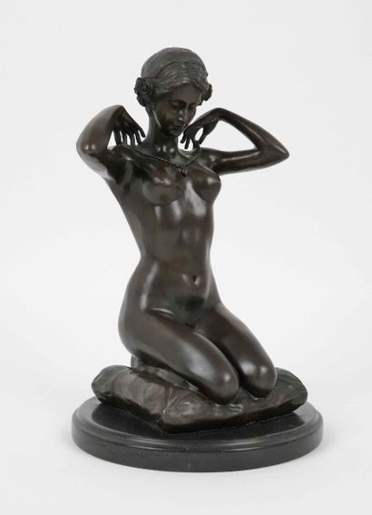 Paul Ponsard (1882-1915) after, kneeling...
