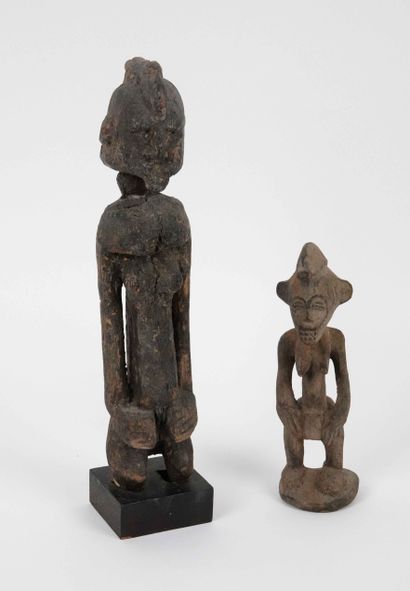 AFRICA

2 female sculptures in wood

H. 32...