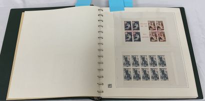 France: Red Cross notebooks, complete from...