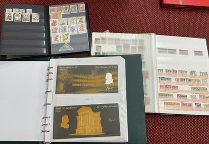 World: Set of mint and cancelled world stamps...