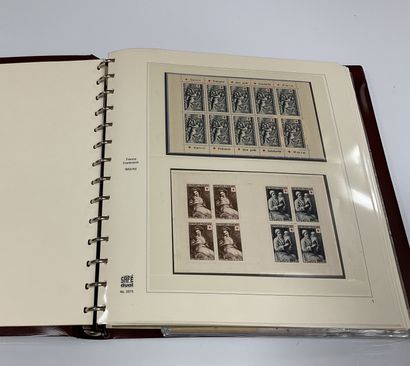 France: Red Cross booklets including 1952/53...
