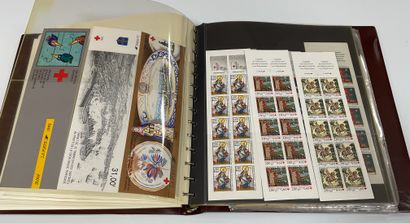 France: Red Cross booklets including 1952/53...