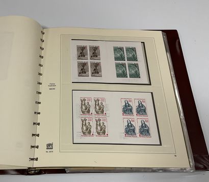 France: Red Cross booklets including 1952/53...