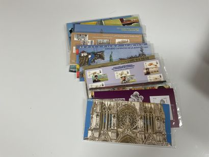 France: Lot of Philatelic Souvenirs and Common...