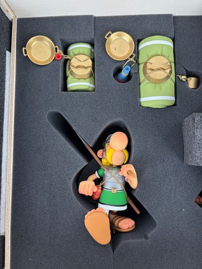 UDERZO
Asterix
Statuettes of Asterix and...