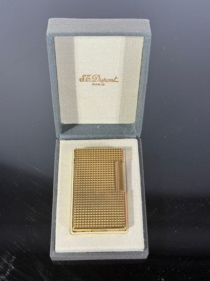 S.T DUPONT 

Briquet pointe de diamant en...