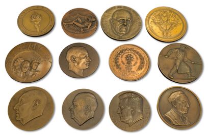 Lot de 12 médailles en bronze diverses, dont...