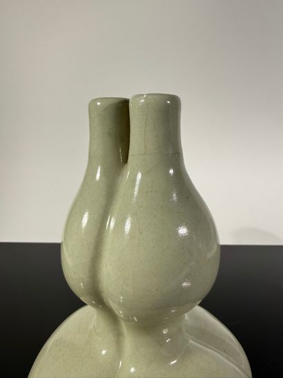 Chine, XXe

Ensemble de deux vases : 

-...