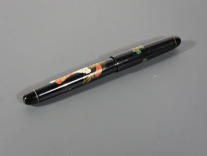 NAMIKI
Stylo plume en laque de chine noire,...