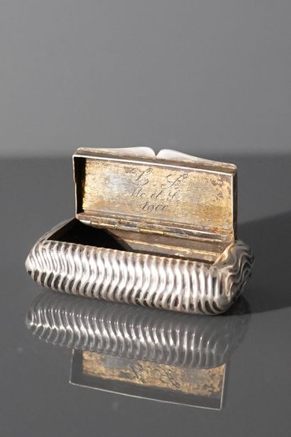 Tabatière rectangulaire en argent 925 millièmes...