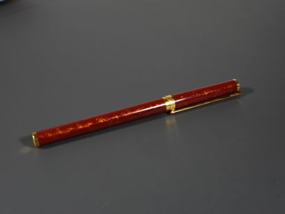 S.T. DUPONT Paris

Stylo à mine en laque...