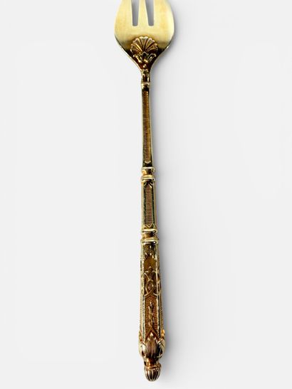 Set of nine dessert forks in gilt metal with...