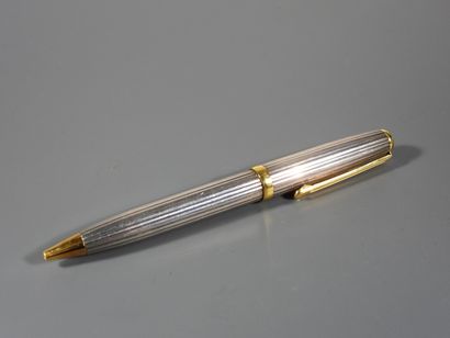 INOXCROM

Stylo bille en argent 925 millièmes...