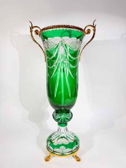 Dans le goût de Saint Louis

Imposant vase...