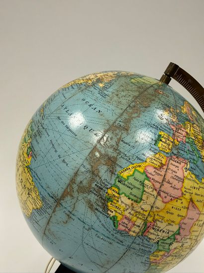 GIRARD et BARRERE

Globe terrestre lumineux...