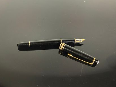 MONTBLANC

Stylo plume modèle Meisterstück...