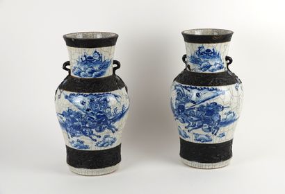 CHINE, Nankin
Paire de vases balustres en...