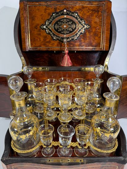 XIXe siècle

Cave à liqueur en plaquage de...