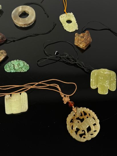 Chine

Ensemble de 10 statuettes en jade...