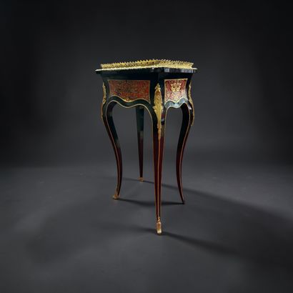 France, vers 190
0
Petite table formant jardinière...