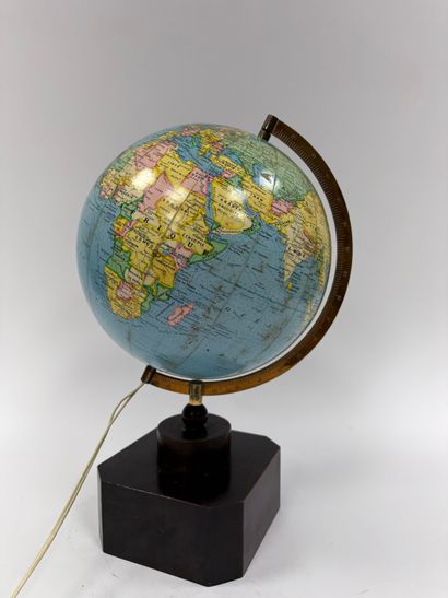 GIRARD et BARRERE

Globe terrestre lumineux...