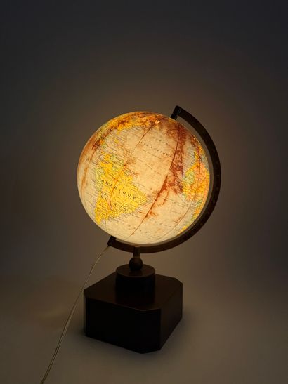 GIRARD et BARRERE

Globe terrestre lumineux...