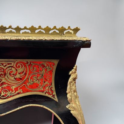 France, vers 190
0
Petite table formant jardinière...