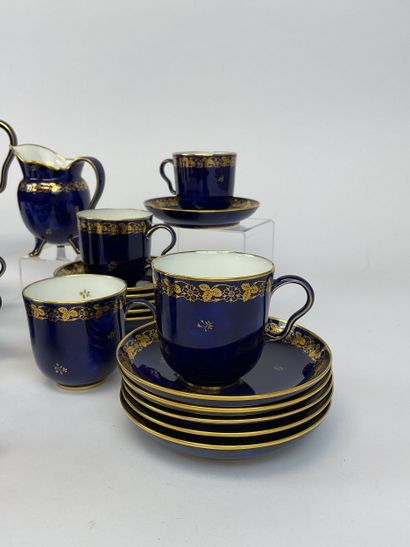 SEVRES, Manufacture Nationale

Service à...