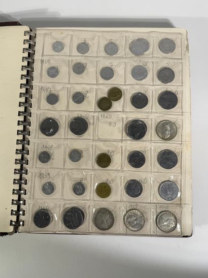 Un album de pièces de monnaies diverses