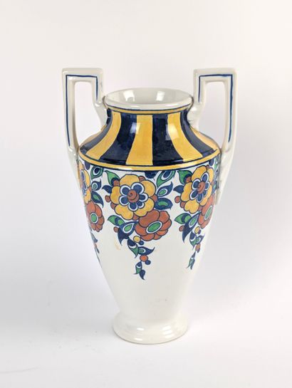 Boch Frères à la Louvière
Vase urne à deux...