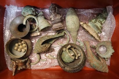 Manette - Asie, réunion de sujets et objets...