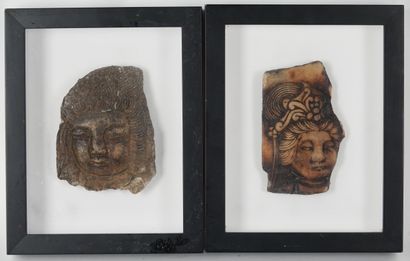 ASIE
Deux têtes de Bouddha en pierre sculptée
H....