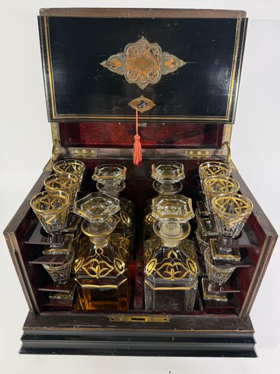 XIXe siècle

Cave à liqueur en poirier noirçi...