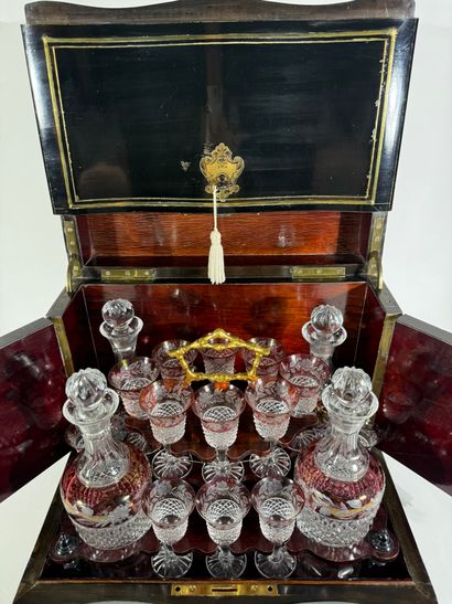 Cave à liqueur en poirier noirçi à décor...